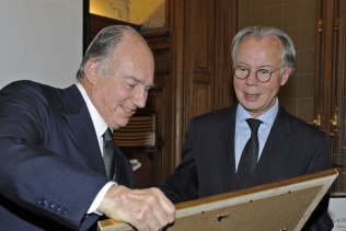 Le Nouvel Economiste presented its award to Mawlana Hazar Imam at a ceremony held at the Cour des Comptes in Paris. AKDN/Gary Ot